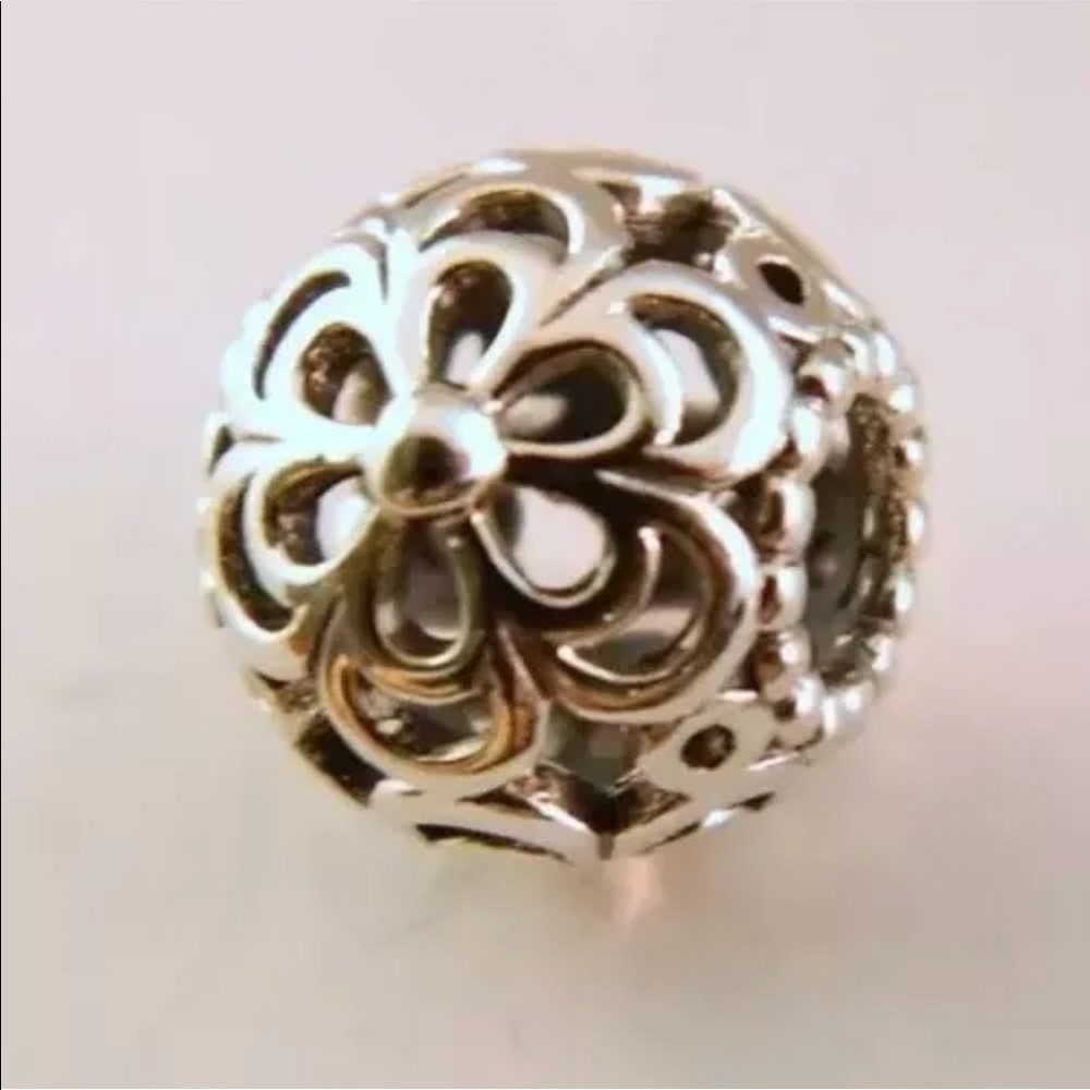 Authentic Pandora Daisy Charm - Picture 3 of 3